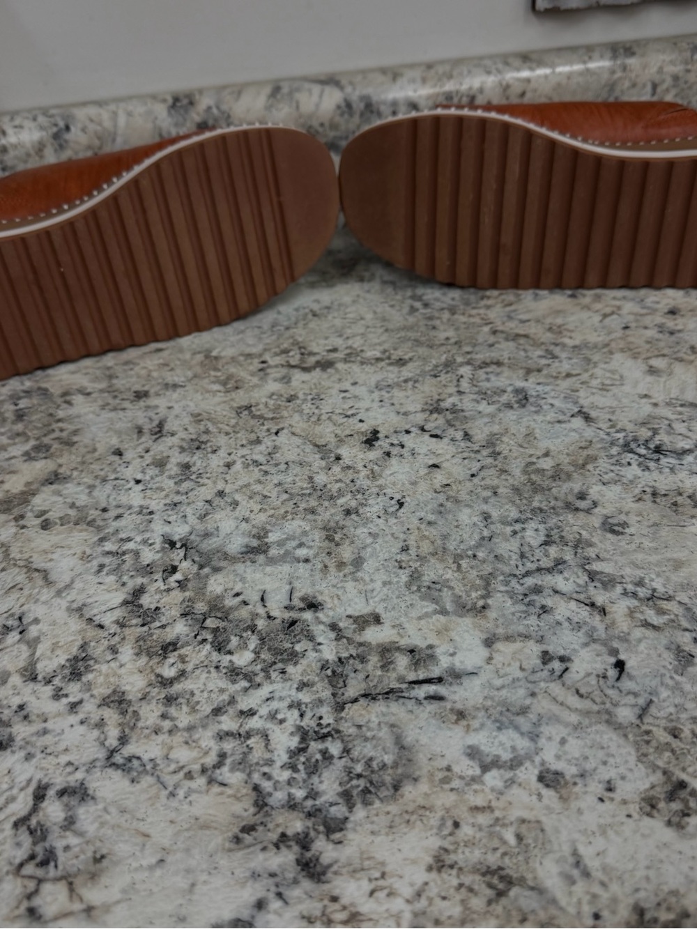 Yellow Box Tan Slide Mule with Platform Sole 9.5 - Picture 3 of 5